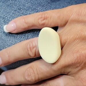 MOD GIRL RETRO CURVE STATEMENT RING